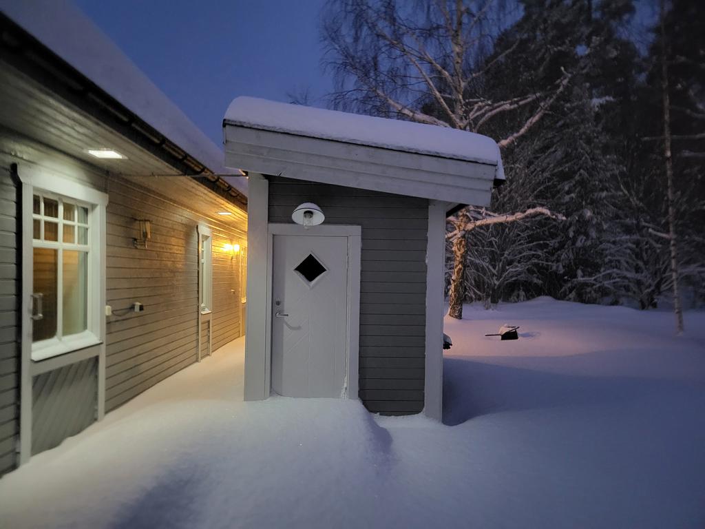 Förråd på baksidan (säljarens egen bild).