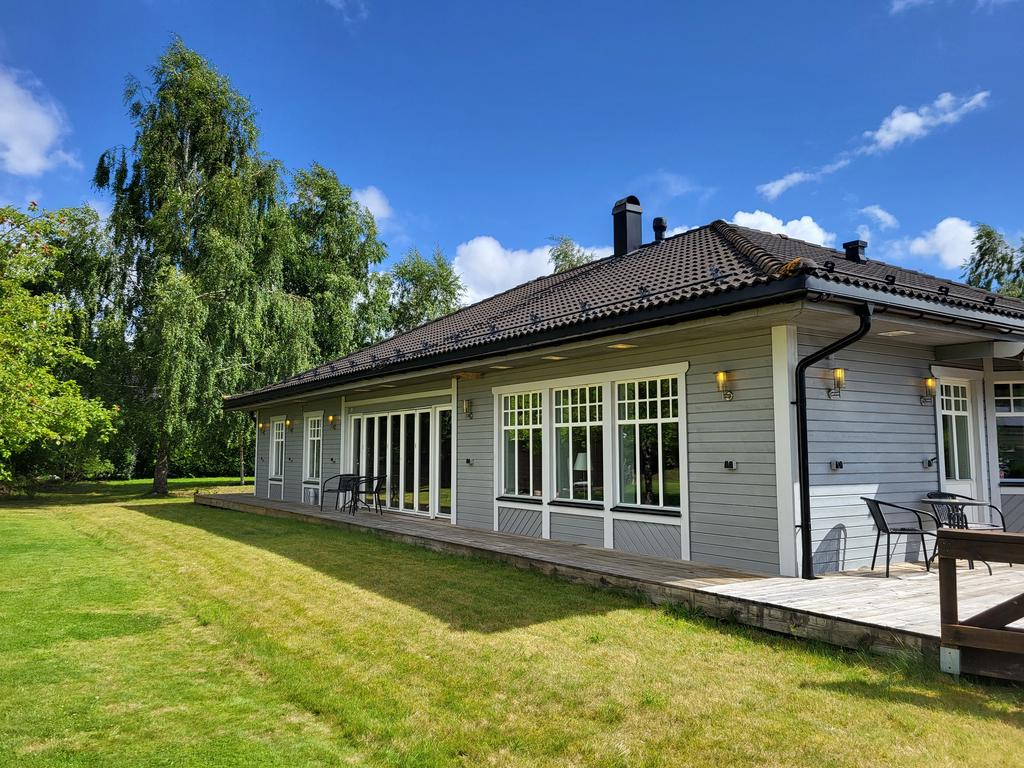 Säljarens egen bild - tomten i barmark.