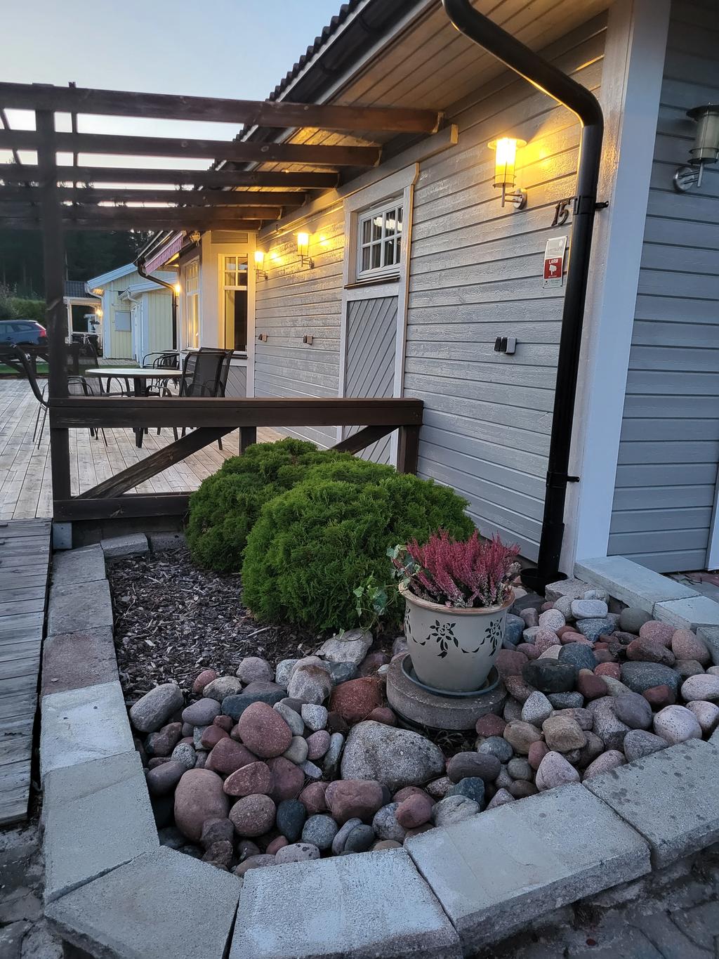 Säljarens egen bild (pergola finns ej längre).