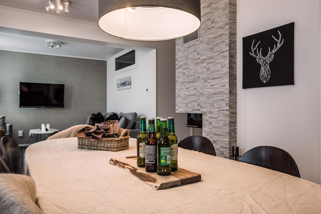 Här samlas ni runt braskaminen