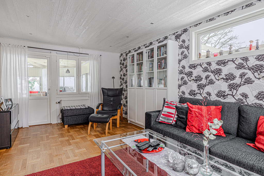 Utgång till inglasat uterum 