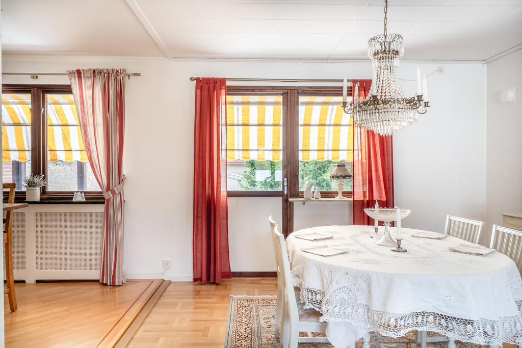 Matsalsdelen med utgång till altan