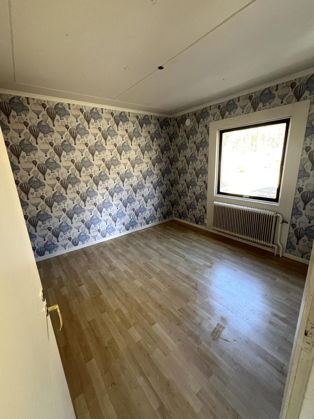 Sovrum 2 med garderober