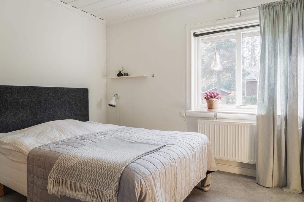 Sovrum 2 på entréplan 