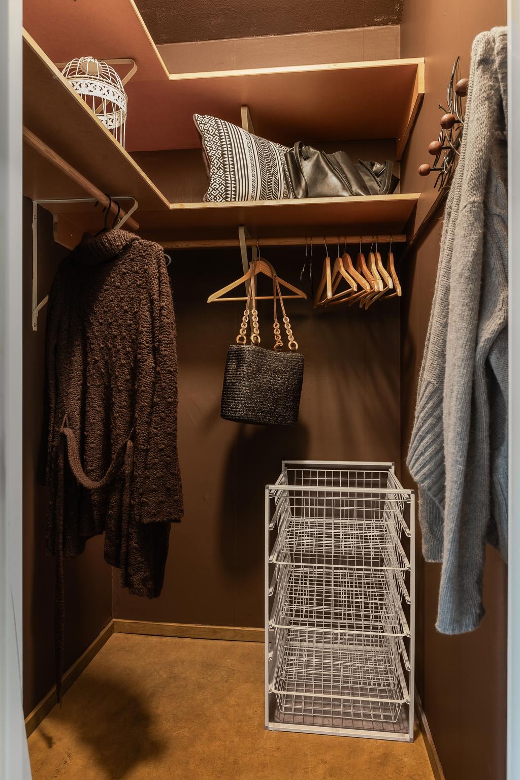 Klädkammare i anslutning till hall