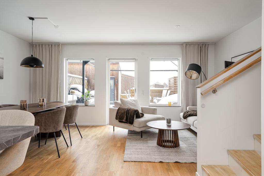 Öppen social yta mot trädgården