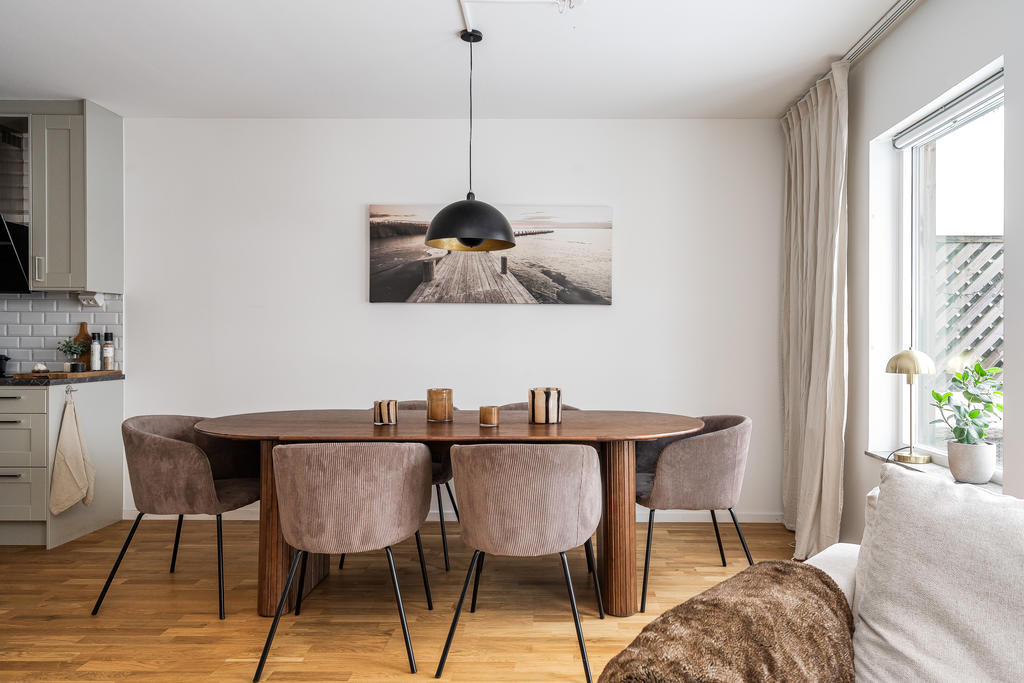 Gott om plats för matsalsbord