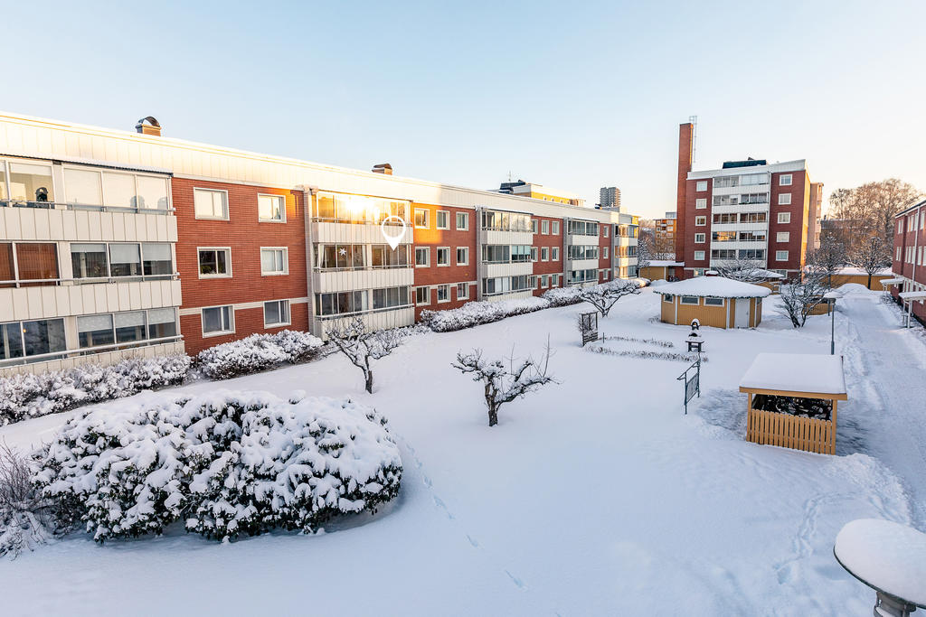 På innergården finns det cykelförvaring och sophantering 
