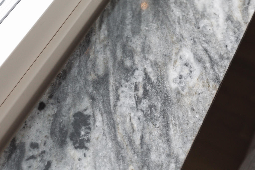 Fönsterbräda i marmor