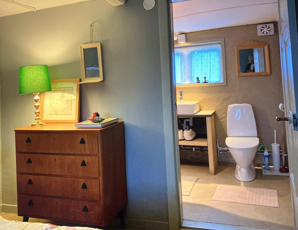 Badrum i huvudhuset