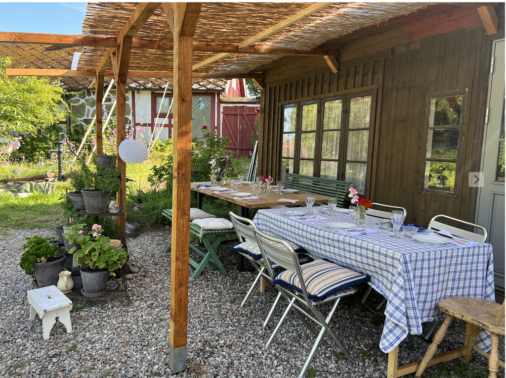 Pergola utanför butiken