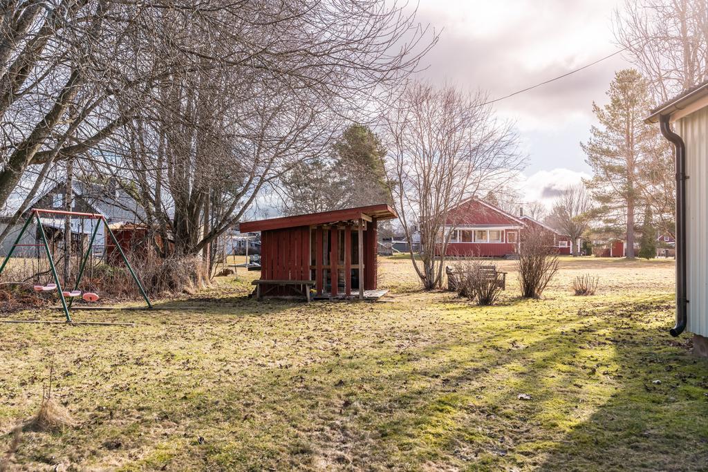 Trädgården angränsar till ett grönområde