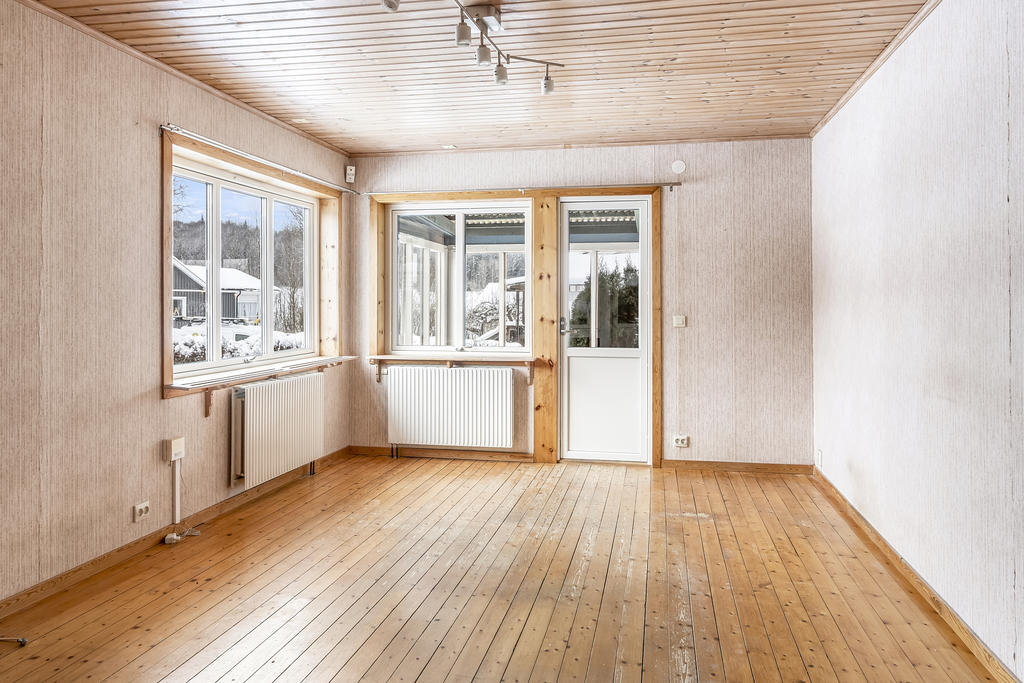 Vardagsrum med utgång till altan