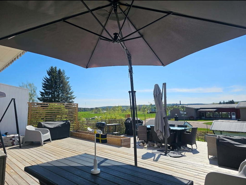 Säljarens sommarbild från terassen. 