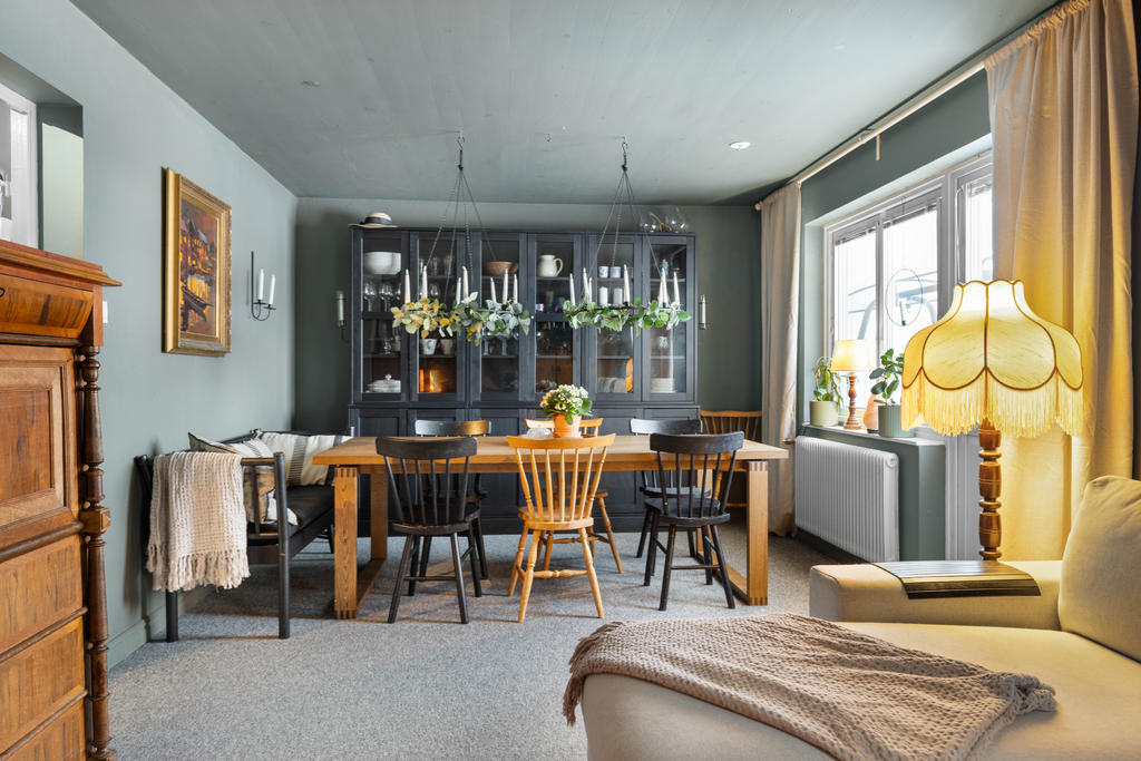 Plats för matbord i allrummet som renoverats 2024. 