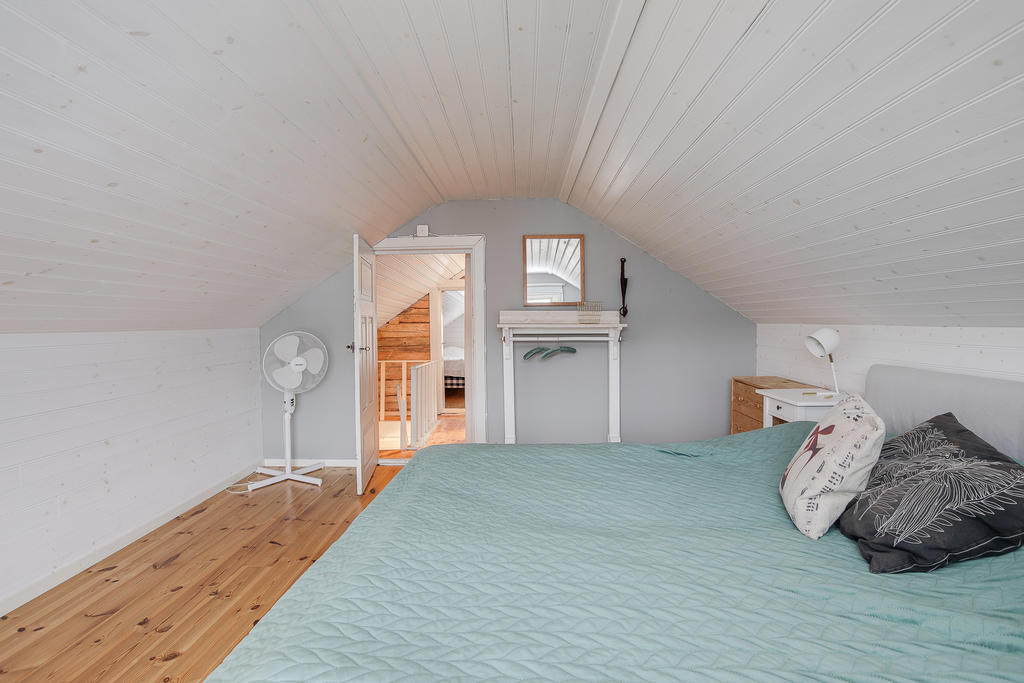 Sovrum på ovanvåning