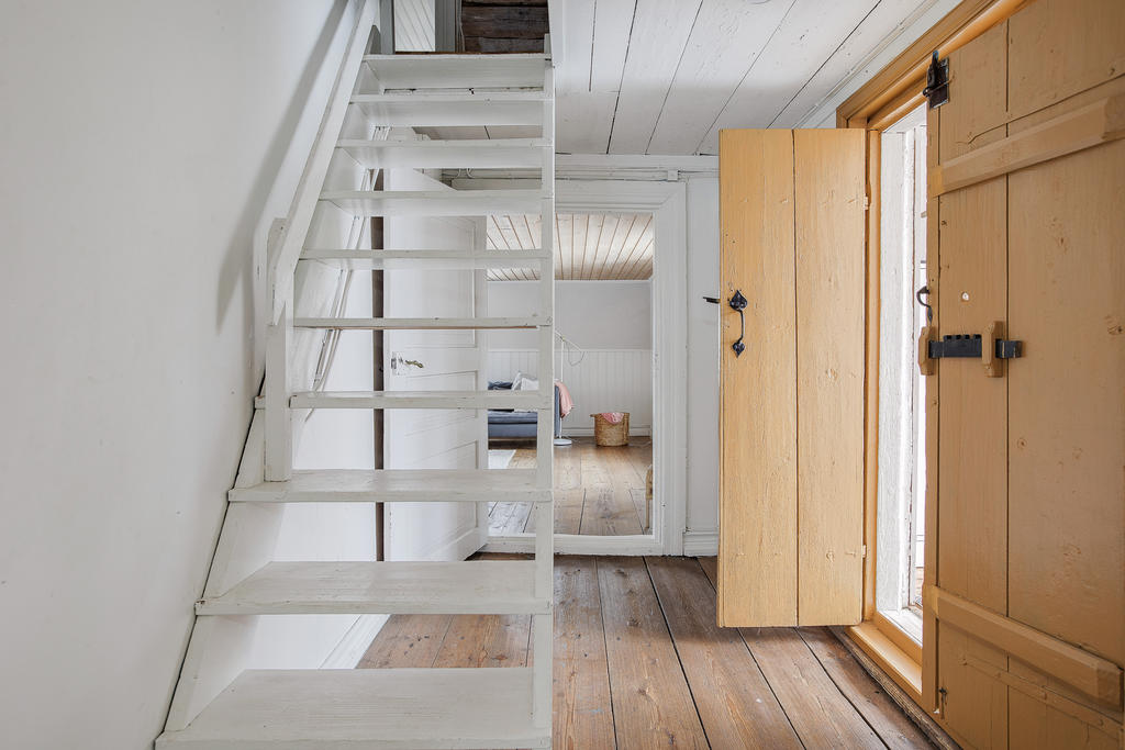 trappa till andra våningen