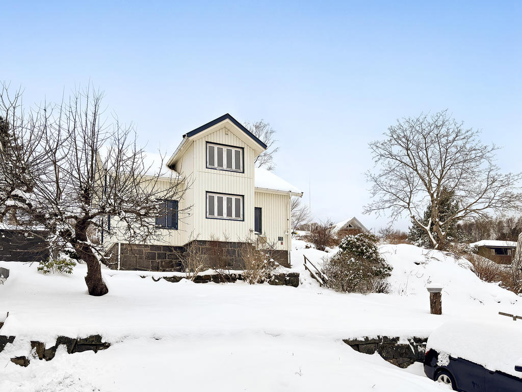 Tomten är kuperad och bjuder på många möjligheter