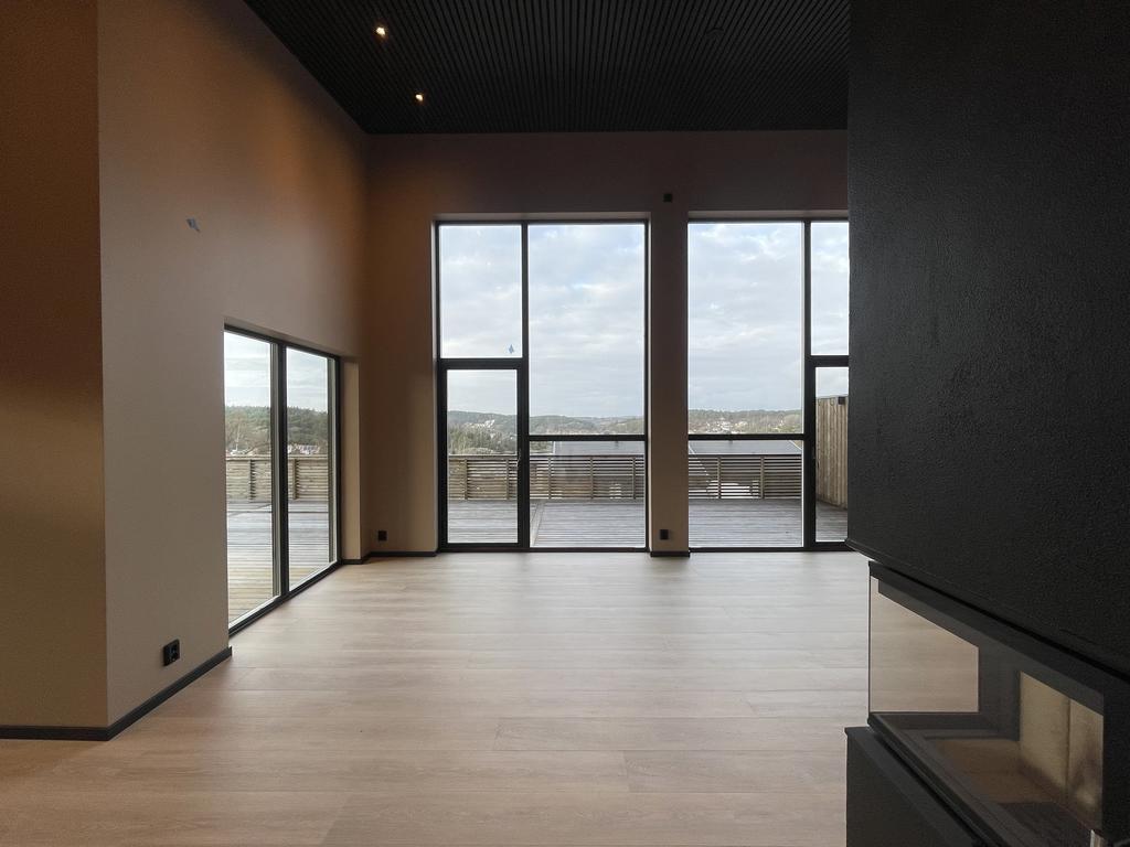 Exempelbild mörk interiör från redan uppförda hus. 