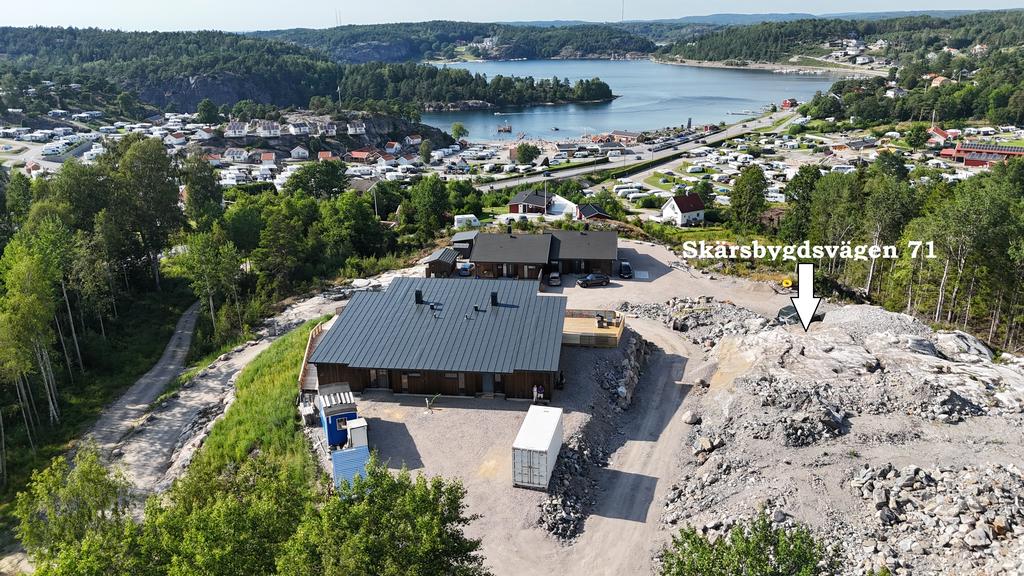 Skärsbygdsvägen 71 tomtplats  markerad med pil.