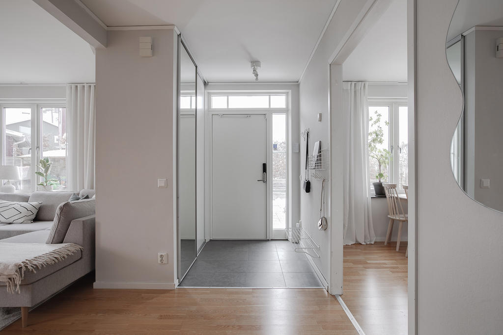 Hall med gott om förvaring