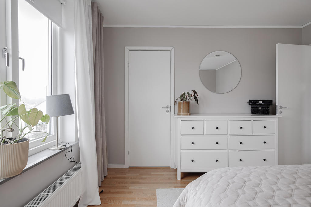 med ingång till klädkammare