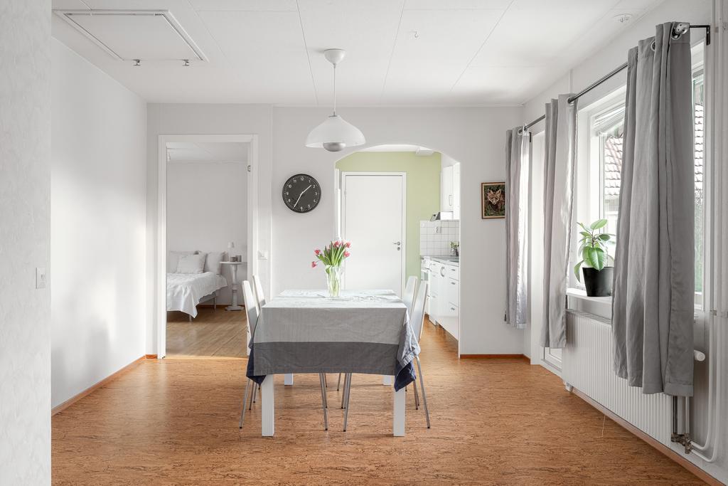 Matplats med gott om utrymme