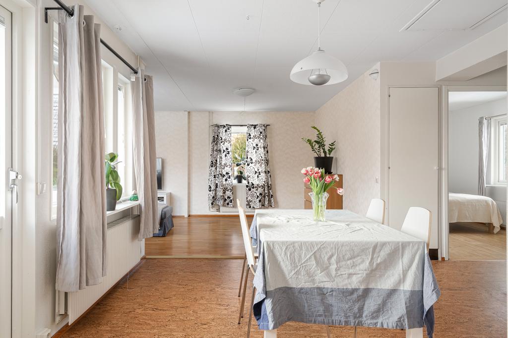 Från kök mot vardagsrum