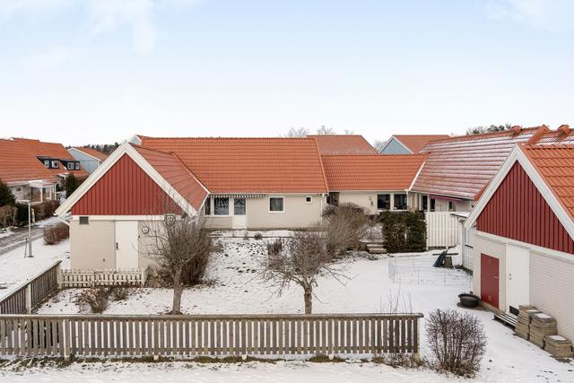 Med liten täppa i anslutning till gemensam yta 