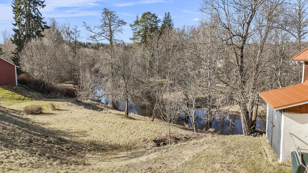 Trädgård i sluttning till Hedströmmen