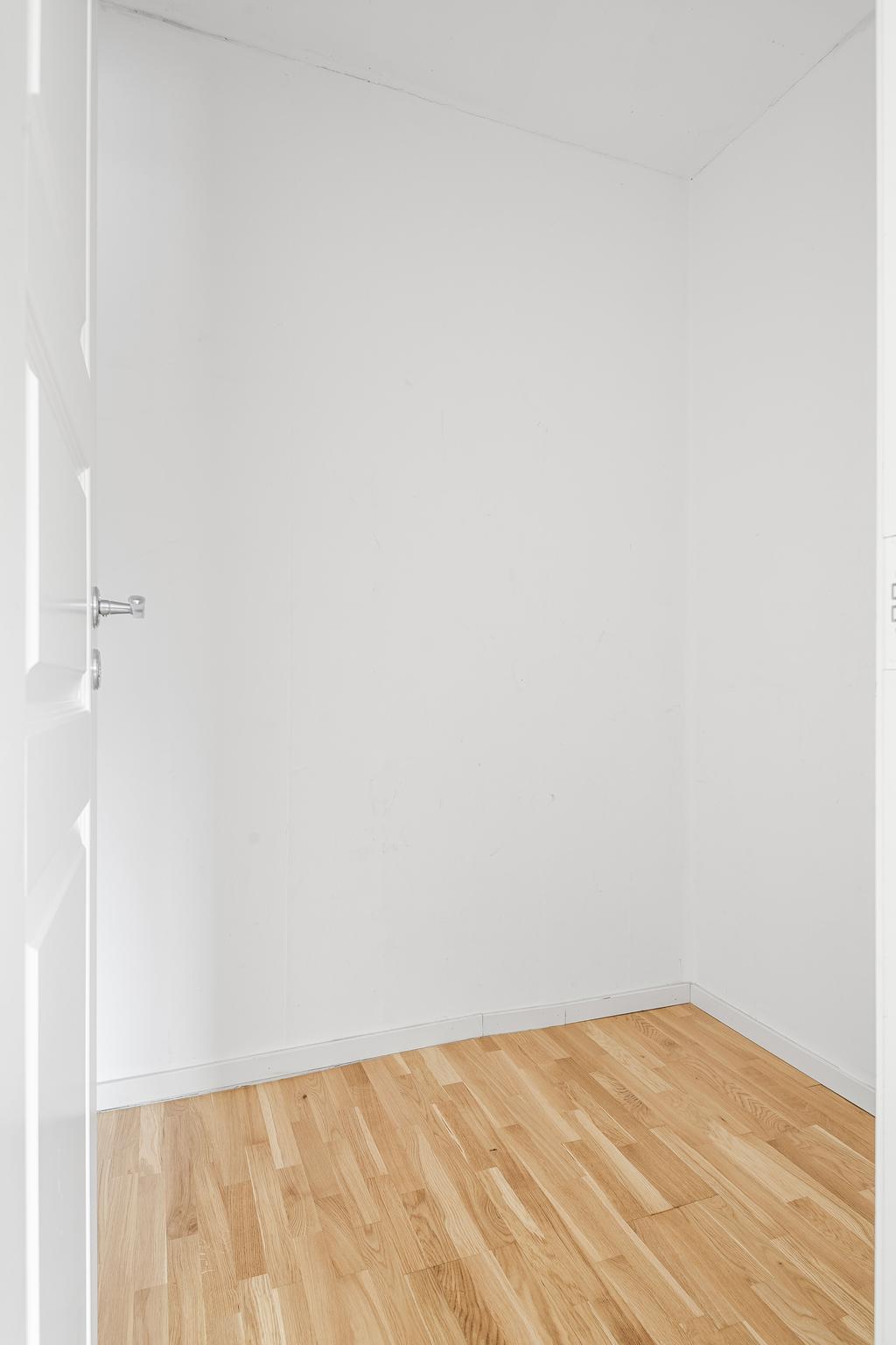 Garderob eller kontor, välj själv!