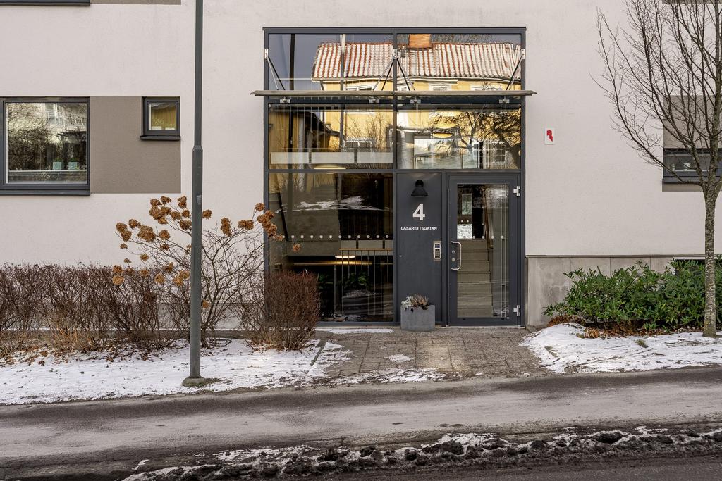 Entré från Lasarettsgatan 