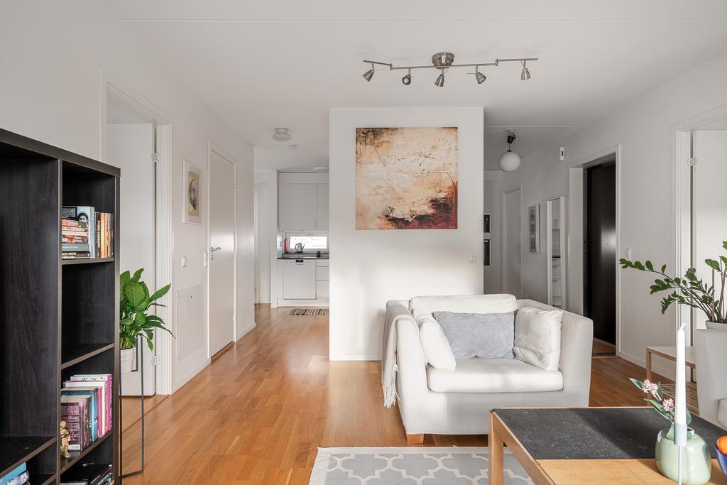 Öppet mot hall och kök