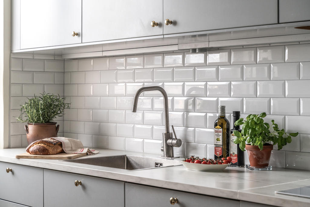 Noga utvald bänk- och skåpinredning