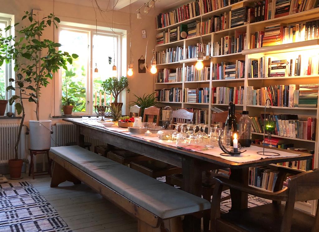 En härlig yta för att sitta med gäster i matsalsdelen