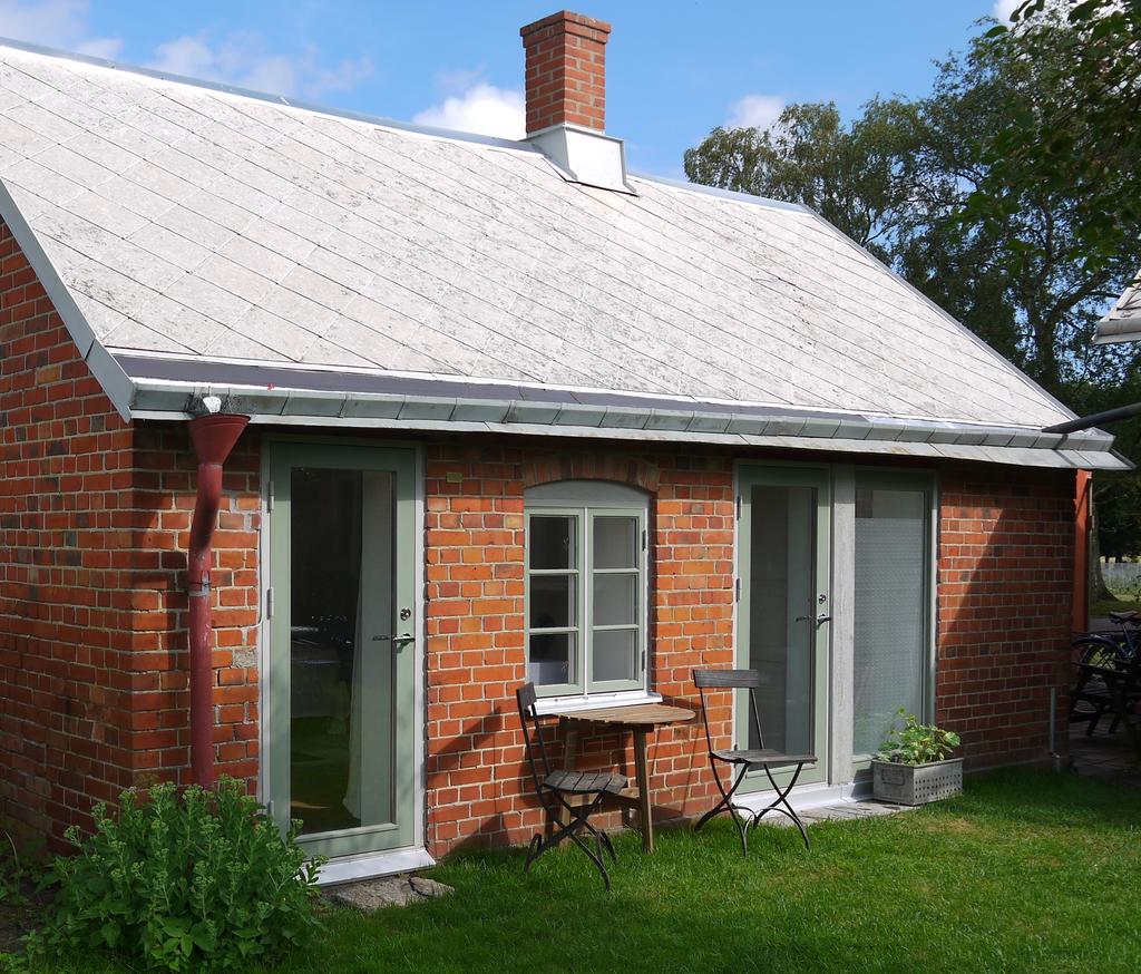 ''Lilla huset'' är fullt inrett och kan hyras ut för den som önskar, eller användas till gäster