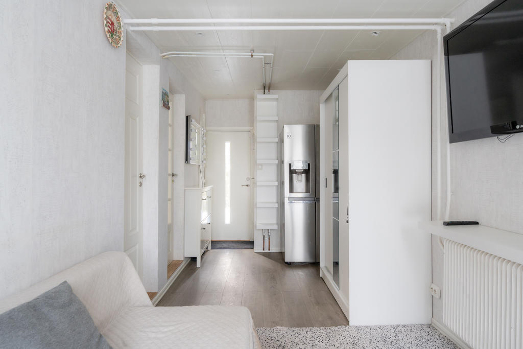 Gästrum/kontor (sovrum 4) med separat entré från framsidan. 