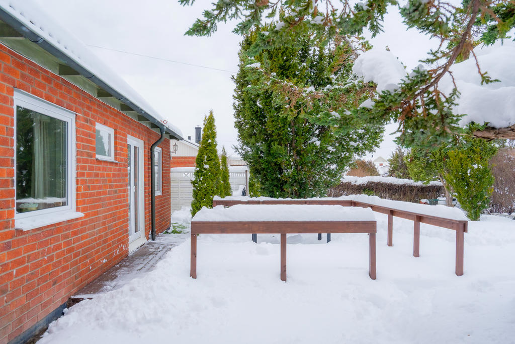 Uteplatsen på baksidan. 