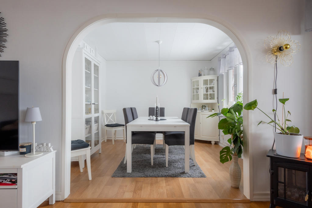 Matrum. Detta rum kan smidigt omvandlas till sovrum vid behov.