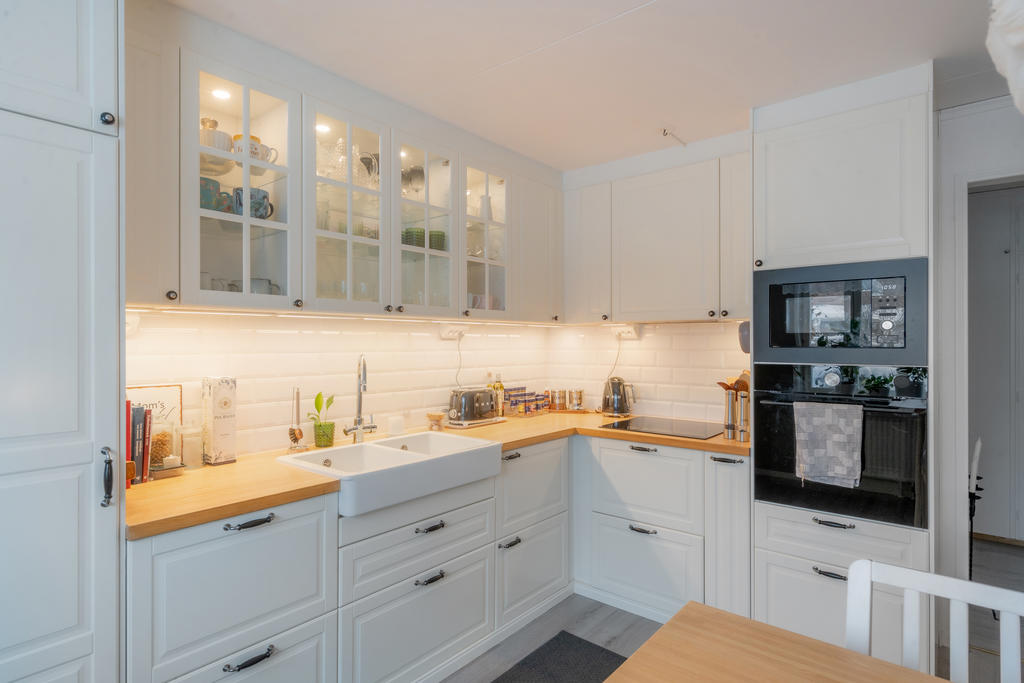 Nästan nytt kök i lantlig stil.