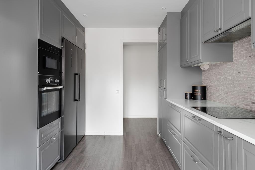 Gott om förvaring och ytor