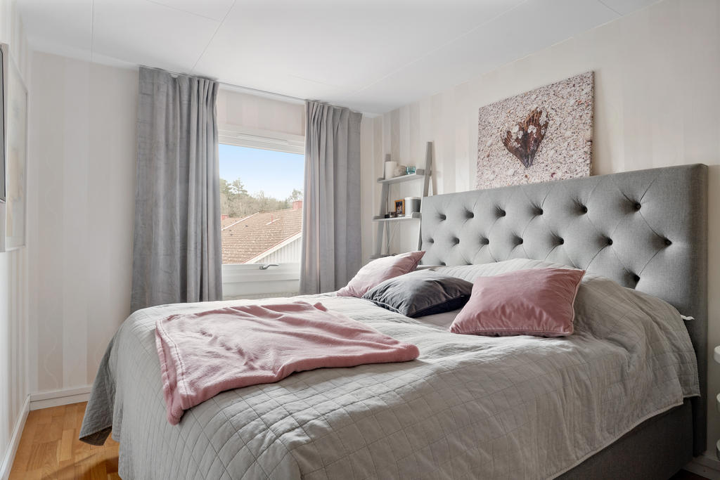 Bostadens sovrum ligger på andra våningen