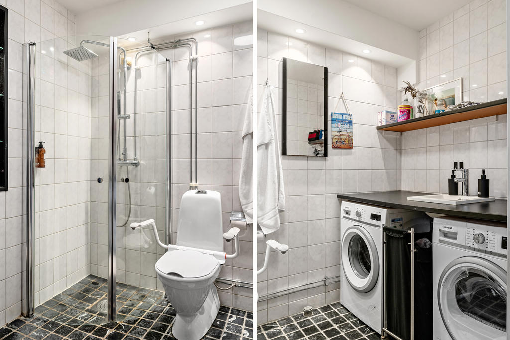 Huset har två badrum, det här på entréplan har duschhörna och tvättavdelning.
På våning 2 finns ännu ett helkaklat badrum med badkar