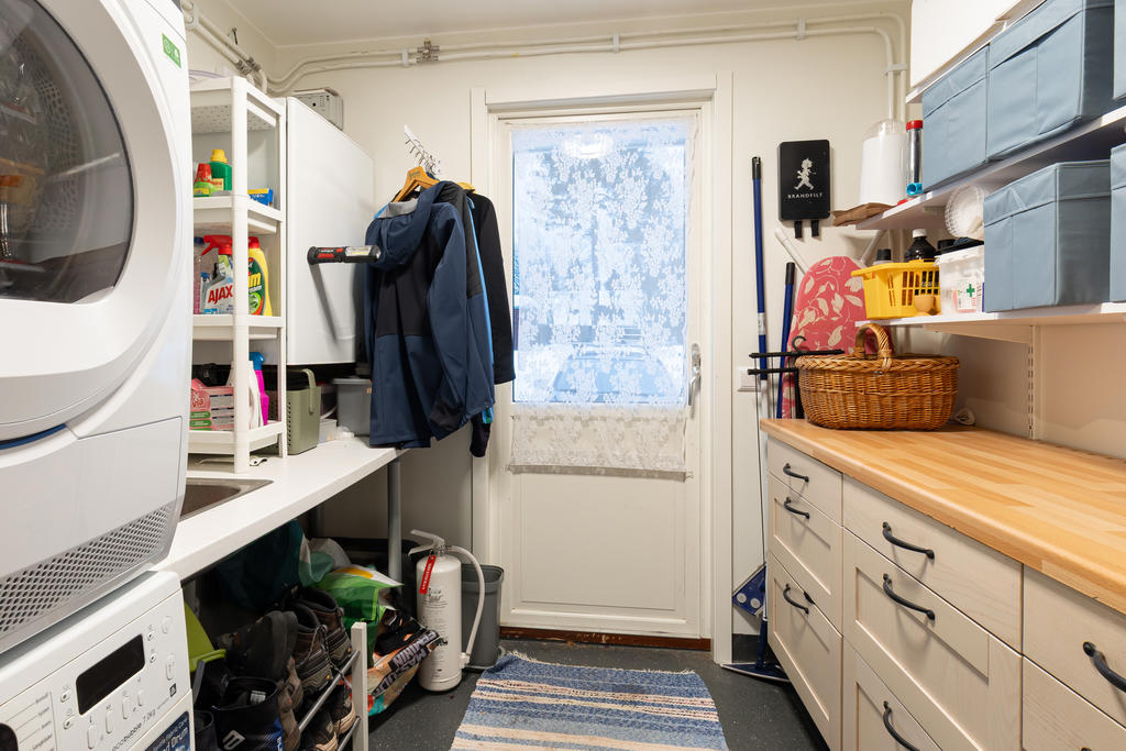 Groventré/tvättstuga.