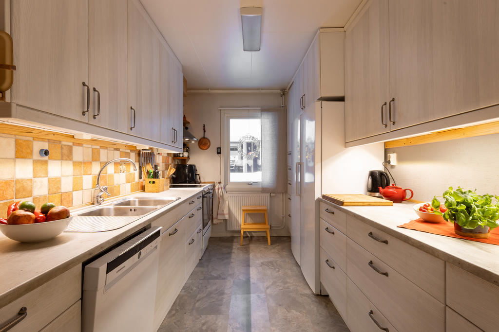 Kök med god förvaring.