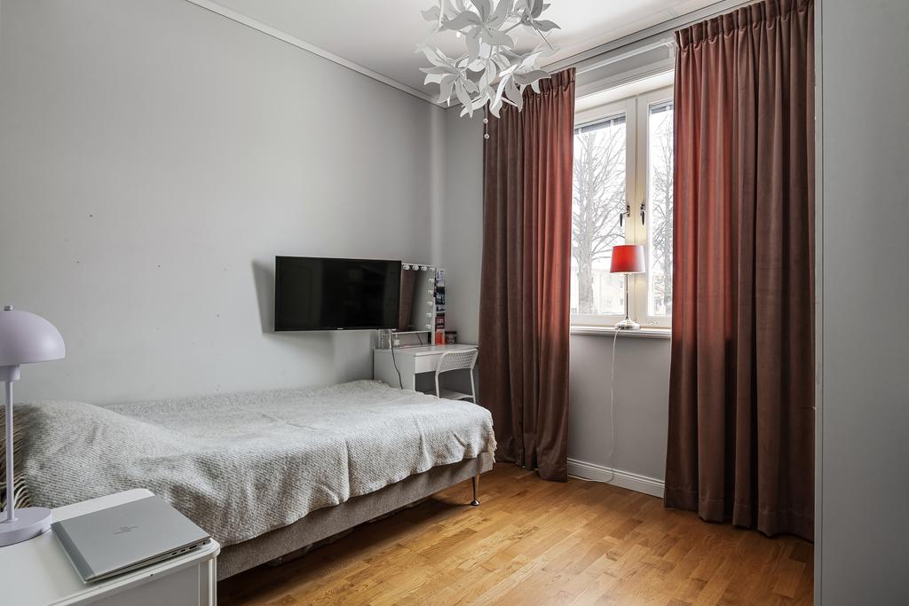 Sovrum 1 på entréplan.