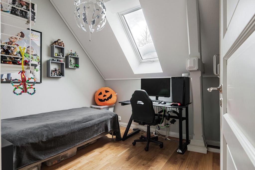 Sovrum 4 på övre plan.