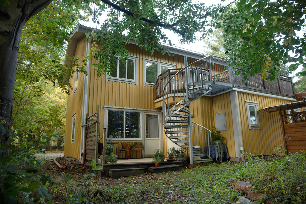 Uteplats och balkonger till lägenheterna