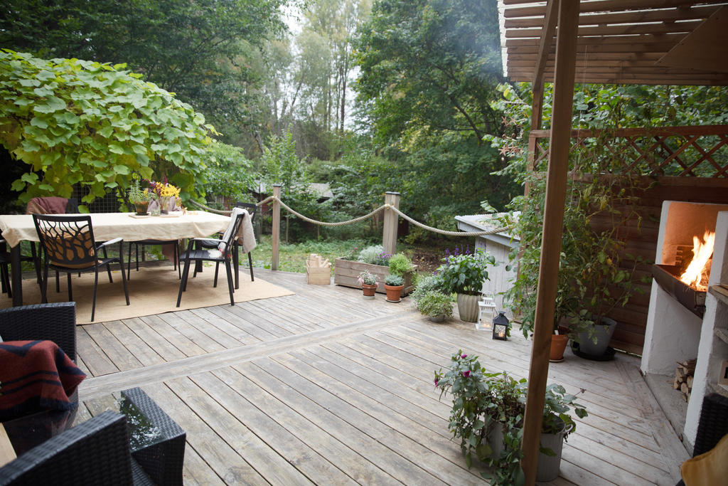 Uteplats utanför vardagsrum