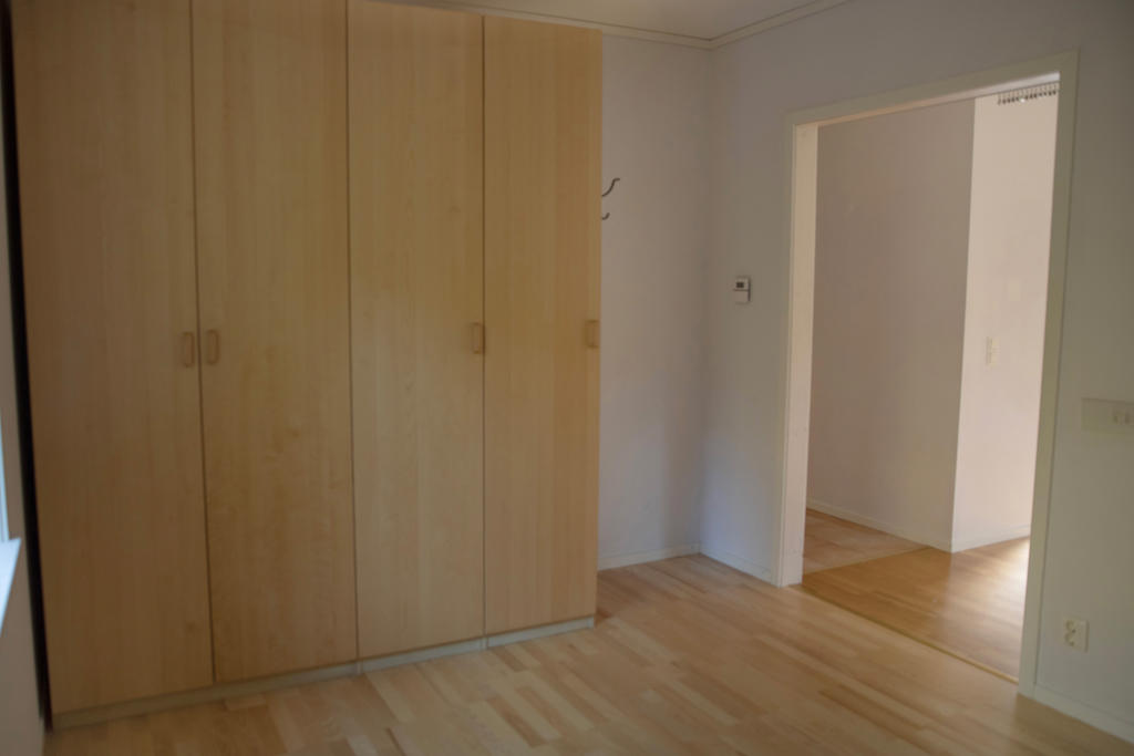 Garderober i en av  lägenheterna